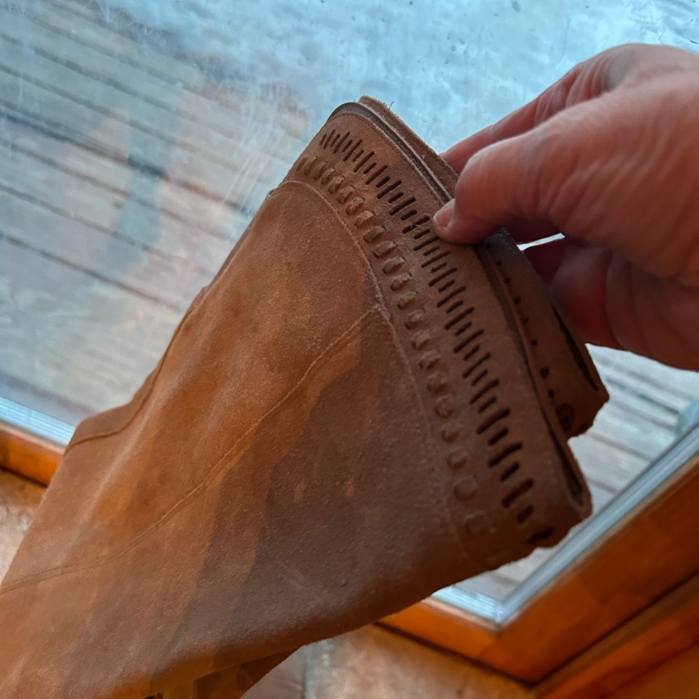 Beautiful suede leather over the knee boots. I think I wore these once briefly - Picture 4 of 8